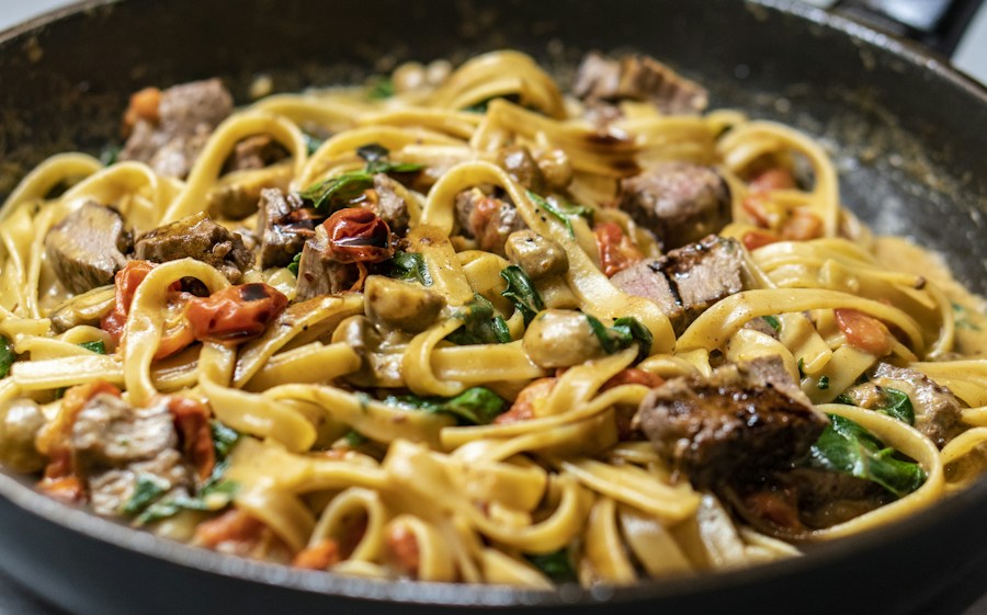 Handgemachte Pasta mit Waldpilzen